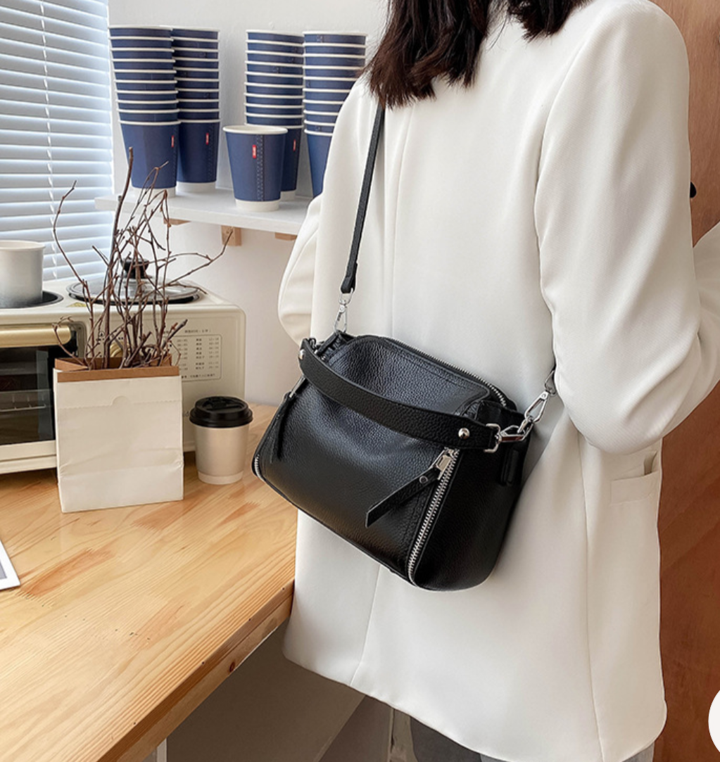 Sac en cuir véritable main bandoulière noire miss linda